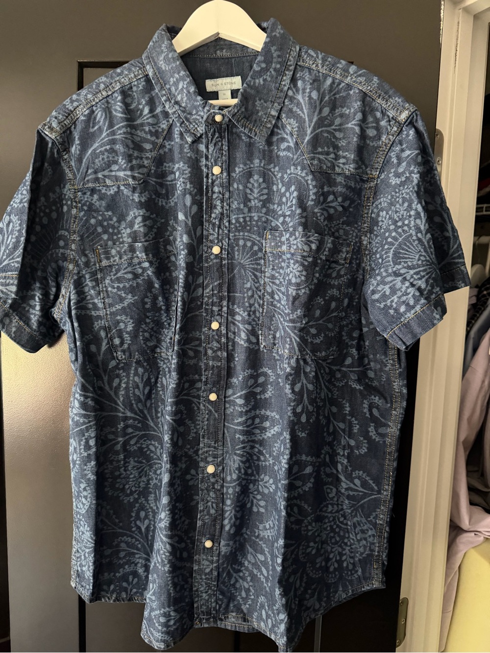 Sun + Stone Indigo Floral denim Short-Sleeve Button-Down Shirt